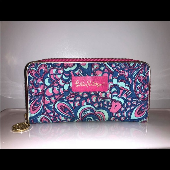 Lilly Pulitzer Handbags - Lilly Pulitzer Change it Up Continental Wallet